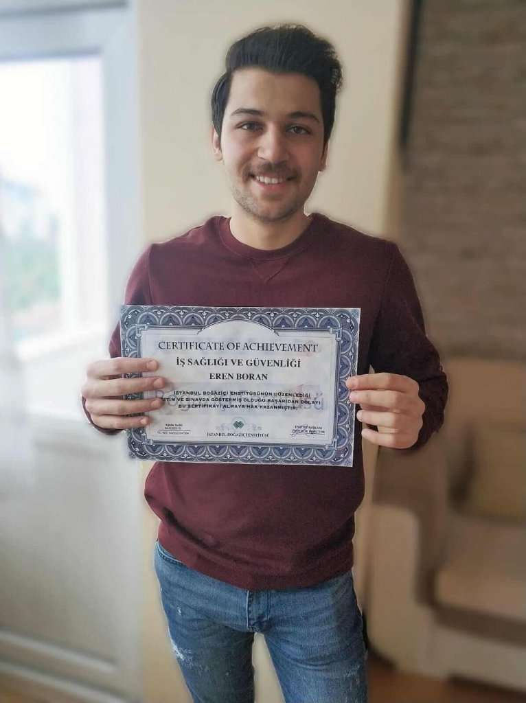boğaziçi enstitüsünden sertifika kazanan öğrenci
